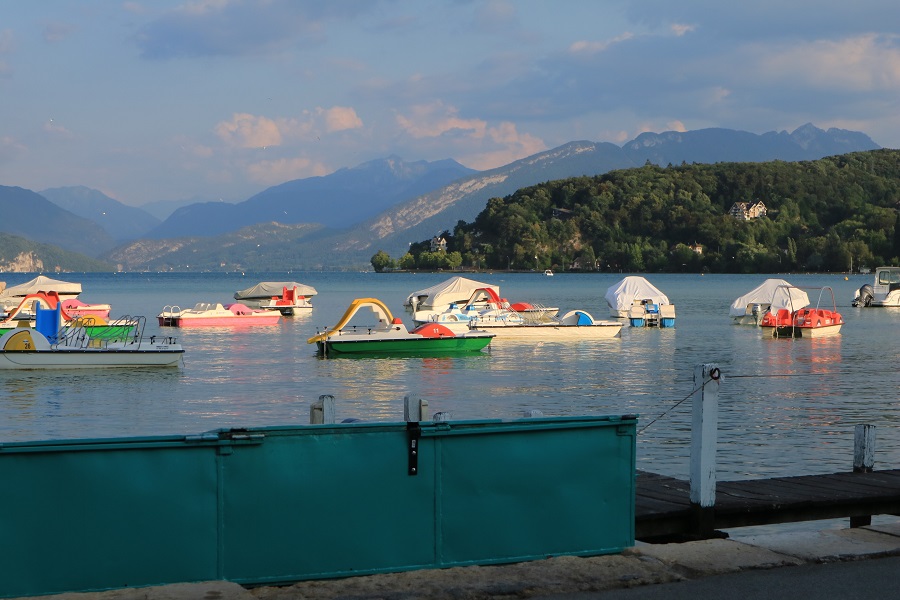 boats and pedalos
