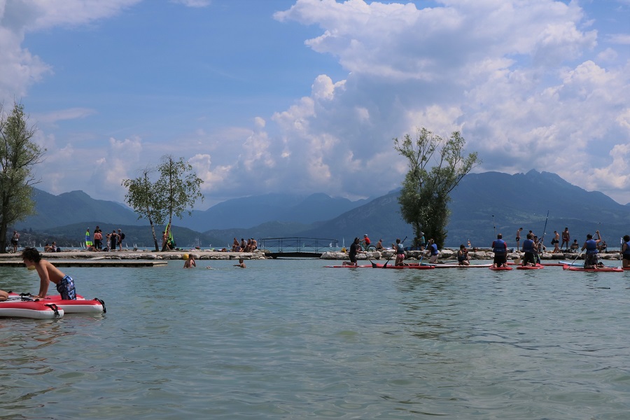 paddle-boards on lake